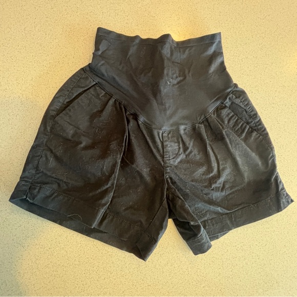 Old Navy Pants - Maternity shorts